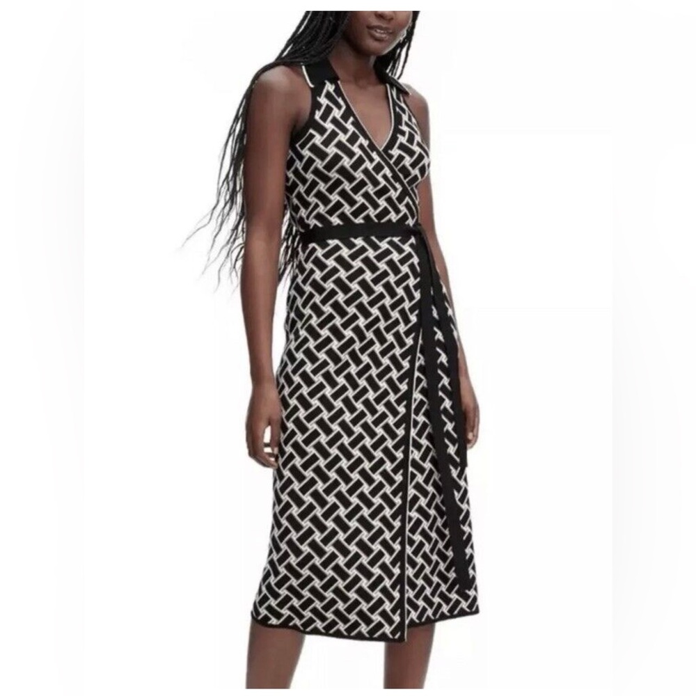Diane Von Furstenberg Black and White graphic Wrap Dress